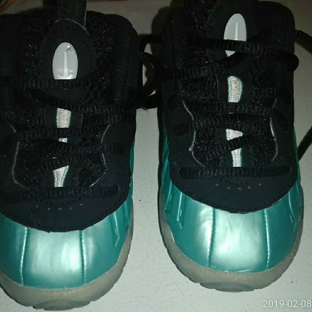 Nike Lil posits toddler sneakers